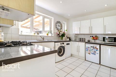 3 bedroom semi-detached house for sale, Murthering Lane, Stapleford Abbotts, RM4 1HT