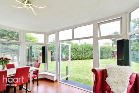 3 bedroom semi-detached house for sale, Murthering Lane, Stapleford Abbotts, RM4 1HT