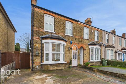 3 bedroom end of terrace house for sale, Como Street, Romford