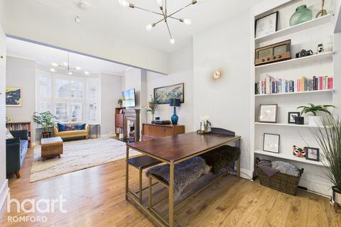 3 bedroom end of terrace house for sale, Como Street, Romford