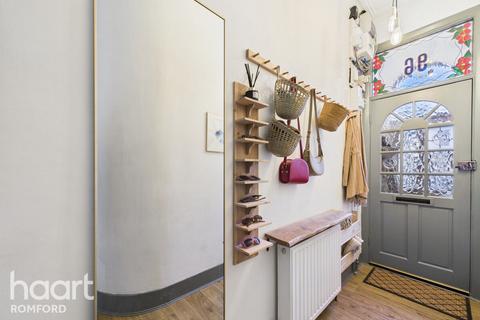 3 bedroom end of terrace house for sale, Como Street, Romford