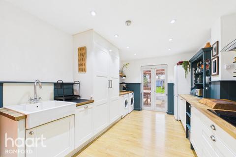 3 bedroom end of terrace house for sale, Como Street, Romford