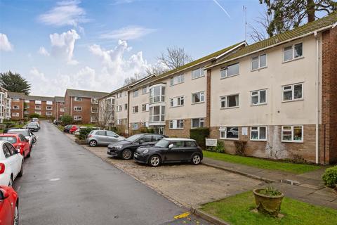2 bedroom flat to rent, Cliveden Close, Brighton