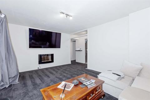 2 bedroom flat to rent, Cliveden Close, Brighton