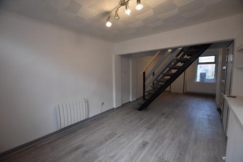 3 bedroom terraced house to rent, Vergette Street, Eastfield, Peterborough, PE1
