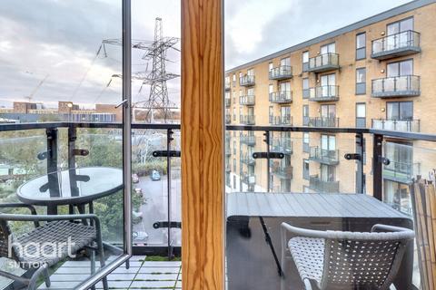 1 bedroom flat for sale, Durnsford Road, London