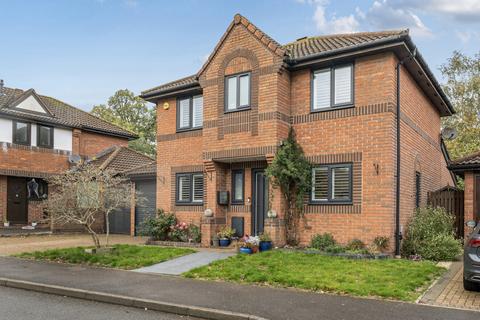 4 bedroom detached house for sale, Field Park, Berkshire RG12