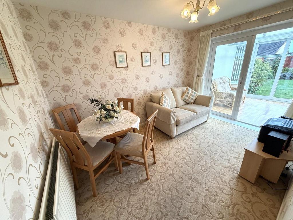Bedroom / dining room