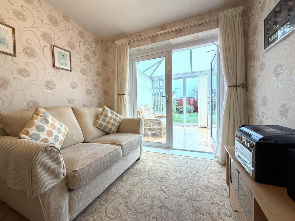 Bedroom / dining room