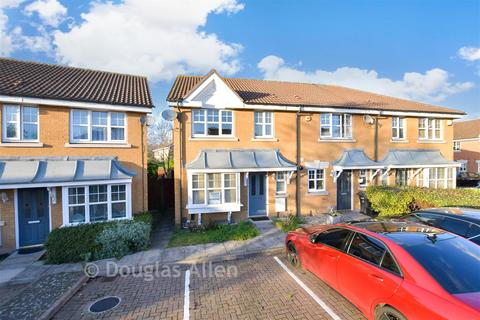3 bedroom end of terrace house for sale, Heathside Close, Newbury Park, Ilford, Essex