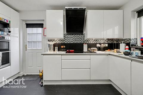 4 bedroom detached house for sale, Crofton Grove, London