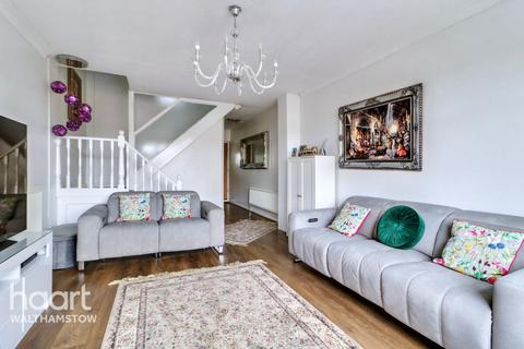 2 bedroom maisonette for sale, The Ridgeway, Chingford
