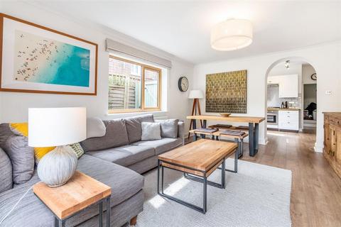 2 bedroom flat to rent, Hereford Road, London