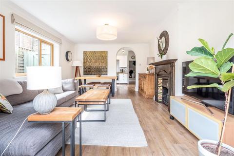 2 bedroom flat to rent, Hereford Road, London