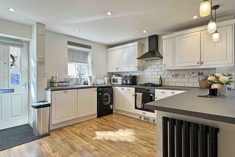 4 bedroom end of terrace house for sale, Peter Taylor Avenue, Braintree