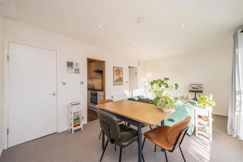 1 bedroom flat to rent, Queens Gardens, London W2