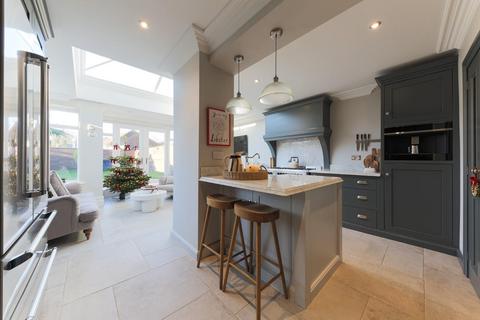 4 bedroom semi-detached house for sale, Forest Avenue, Forest Hall, NE12