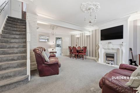 3 bedroom terraced house for sale, Ford Lane, Rainham, RM13