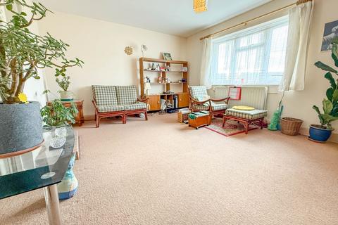 1 bedroom flat for sale, Foxgrove Path, South Oxhey, Watford, WD19