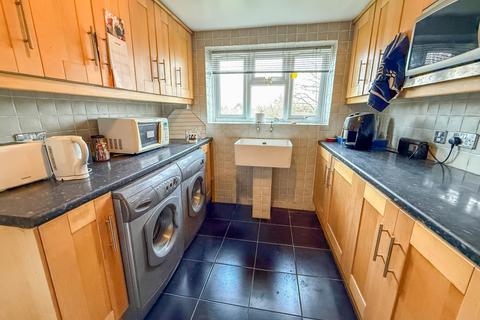 1 bedroom flat for sale, Foxgrove Path, South Oxhey, Watford, WD19