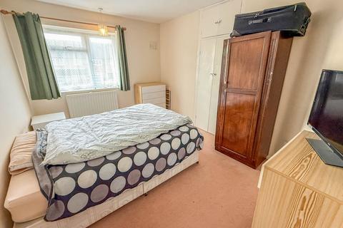 1 bedroom flat for sale, Foxgrove Path, South Oxhey, Watford, WD19