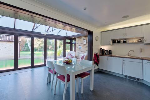 undefined, Ampthill Road, Shefford SG17