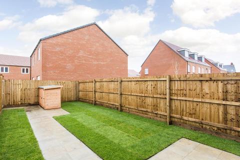 3 bedroom townhouse to rent, King Charles Crescent, Market Harborough