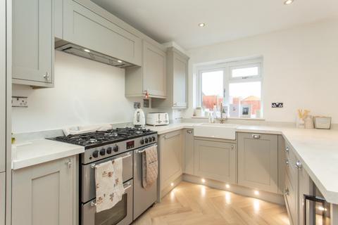3 bedroom semi-detached house for sale, Shearwater Avenue, Whitstable, Kent, CT5