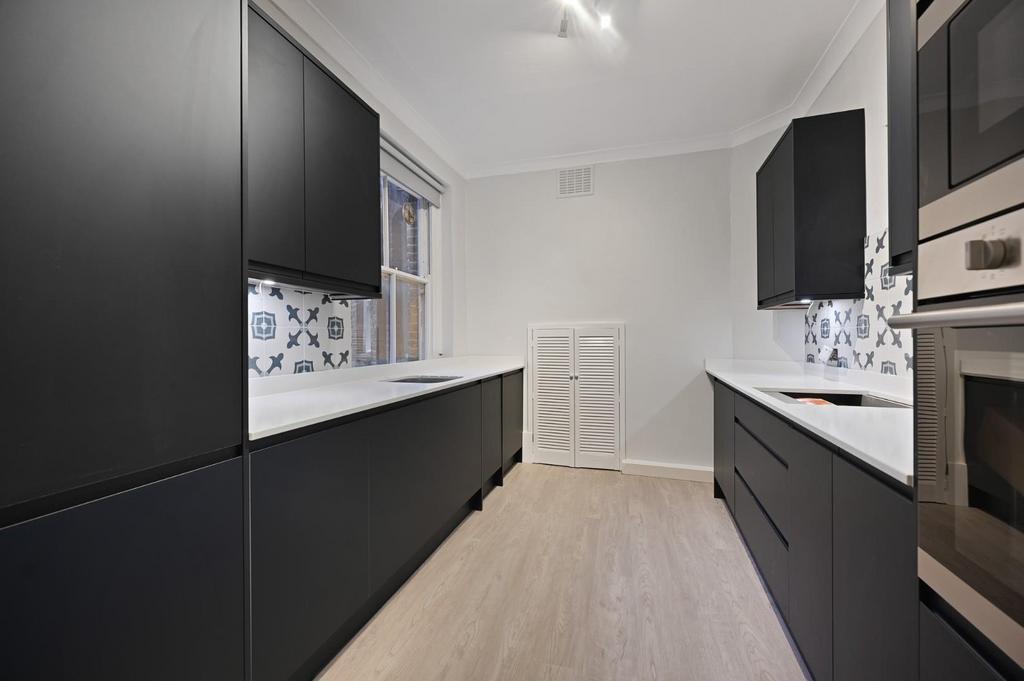 Auriol Mansions - Kitchen