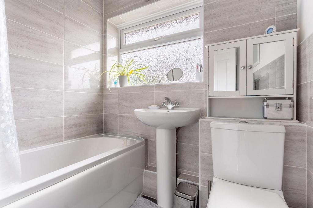 Bathroom (1).jpg