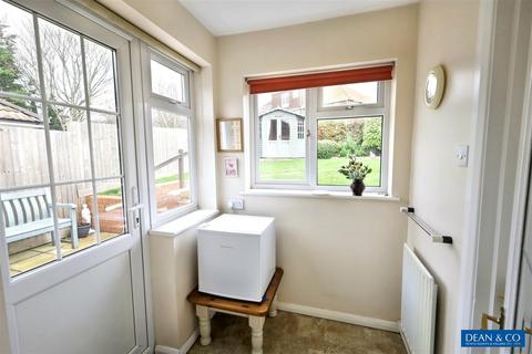 2 bedroom semi-detached bungalow for sale, Farmway Close, Hove