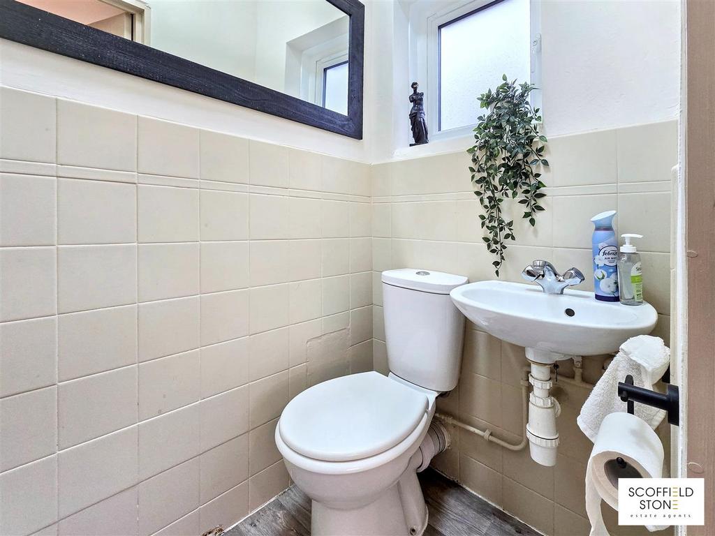 Guest Cloakroom/WC