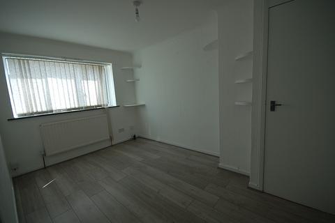 3 bedroom semi-detached house to rent, Boswell Close, Peterborough, Cambridgeshire