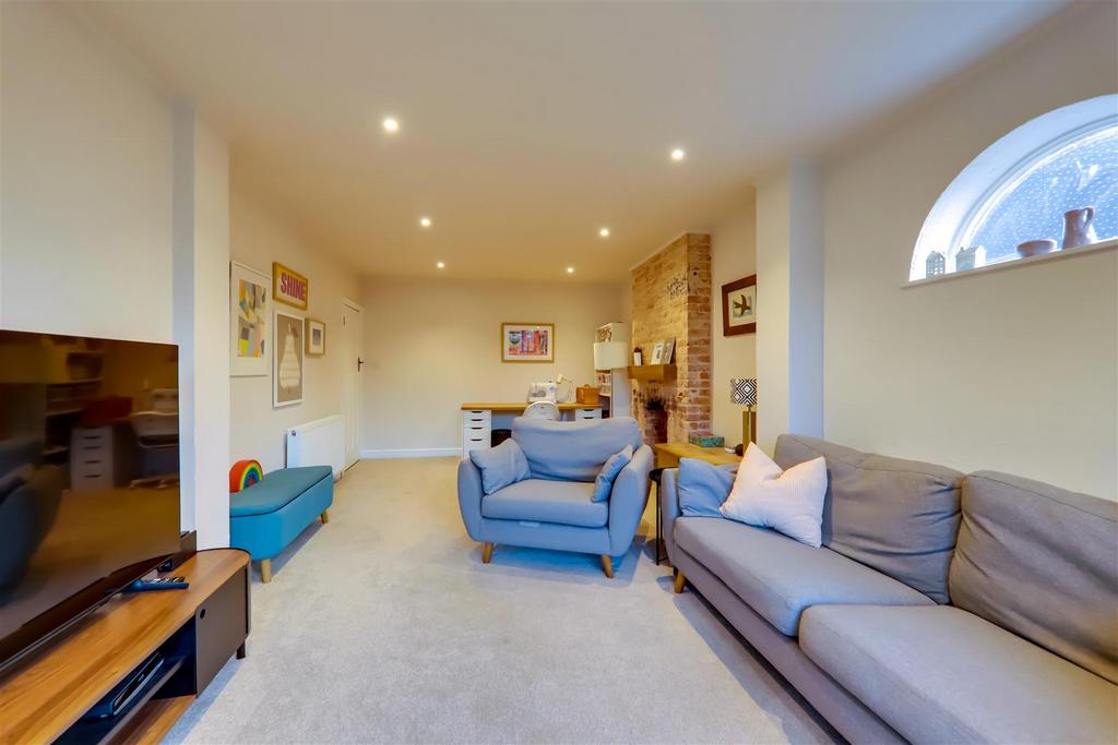 Extended Lounge