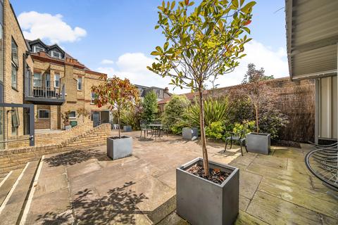 2 bedroom flat to rent, Plassy Road Catford SE6