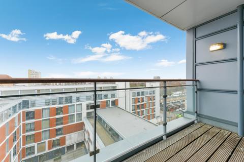 2 bedroom apartment to rent, Cornell Square, Nine Elms, SW8