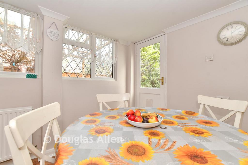 Kitchen/ Breakfast Room