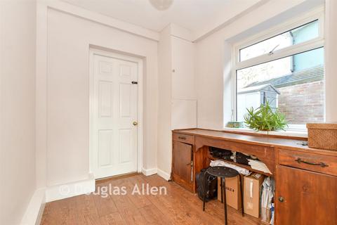 3 bedroom semi-detached house for sale, Beech Avenue, Brentwood, Essex