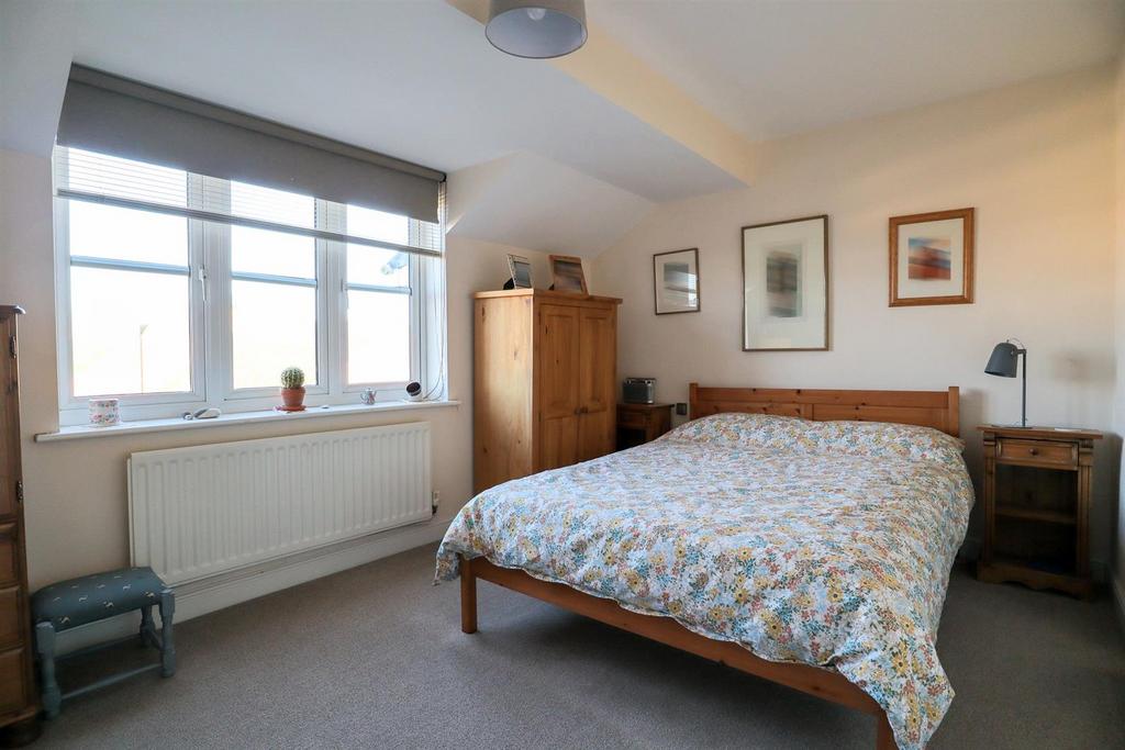 Bedroom 1.jpg