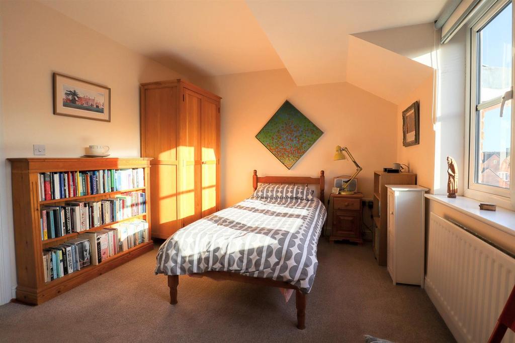 Bedroom 2 (2).jpg