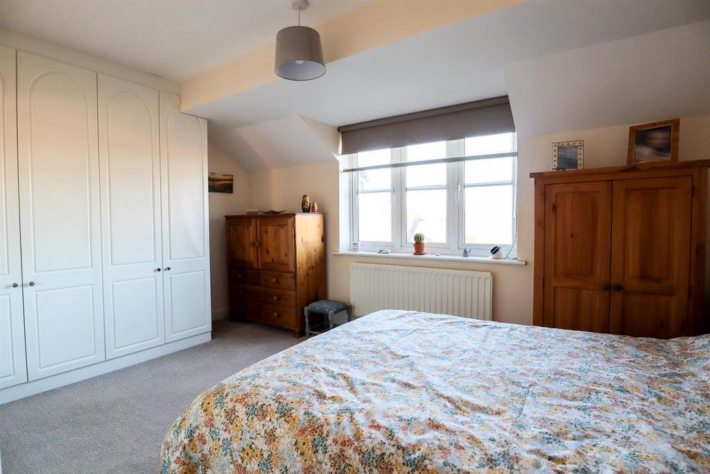 Bedroom 1 (2).jpg
