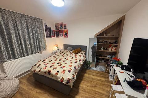 4 bedroom flat to rent, Cambridge Road, Harrow HA2