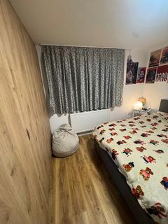 4 bedroom flat to rent, Cambridge Road, Harrow HA2