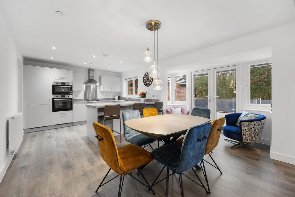 Kitchen / Dining