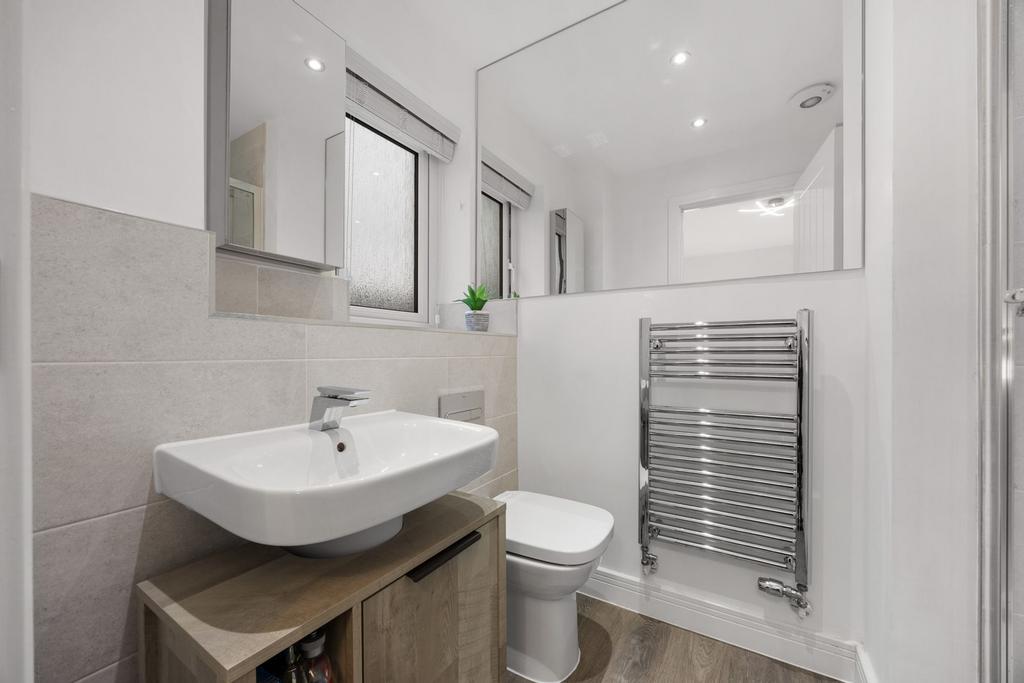En-suite to Master