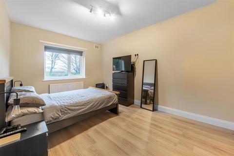 3 bedroom flat to rent, Wiseton Court, Newcastle Upon Tyne