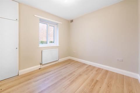 3 bedroom flat to rent, Wiseton Court, Newcastle Upon Tyne