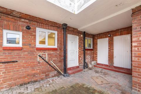 3 bedroom flat to rent, Wiseton Court, Newcastle Upon Tyne
