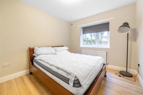 3 bedroom flat to rent, Wiseton Court, Newcastle Upon Tyne