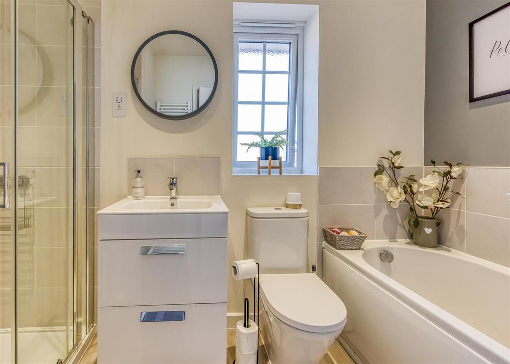 1 Clover Drive-Bathoom.jpg